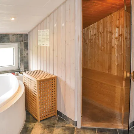 Cozy Home In Henne With Sauna Хенне-Странн