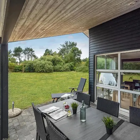 Дом отдыха Cozy Home In Henne With Sauna *
