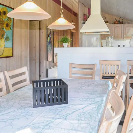 Дом отдыха Cozy Home In Henne With Sauna Хенне-Странн